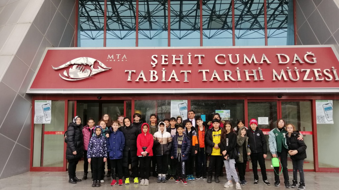 Öğrencilerimiz, okulumuz Gezi Kulübünün düzenlediği müze gezileri kapsamında,  Atatürk Eğitim Müzesi ve Şehit Cuma Dağ Tabiat Müzesi gezilerine katıldı.