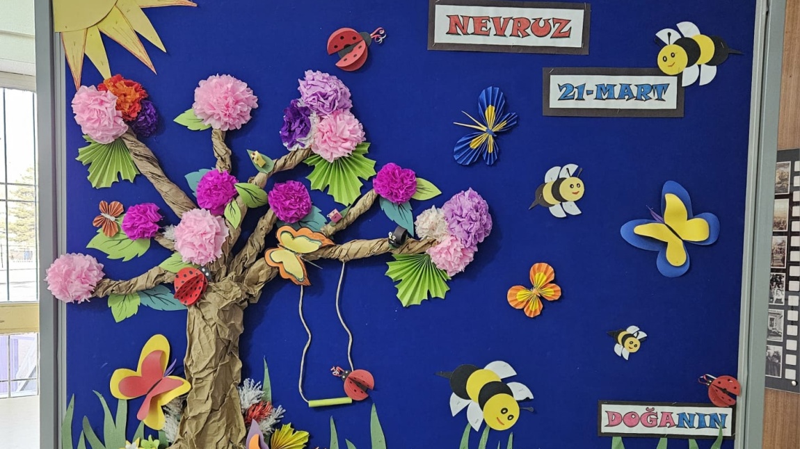 Baharın müjdecisi olan NEVRUZ'un anlamını vurgulamak amacıyla okul panomuz hazırlandı.